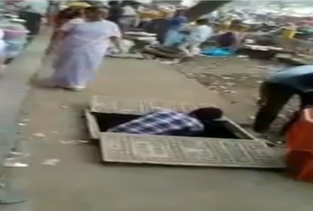video being viral of mumbai Hawkers who kept vegetables in the gutter