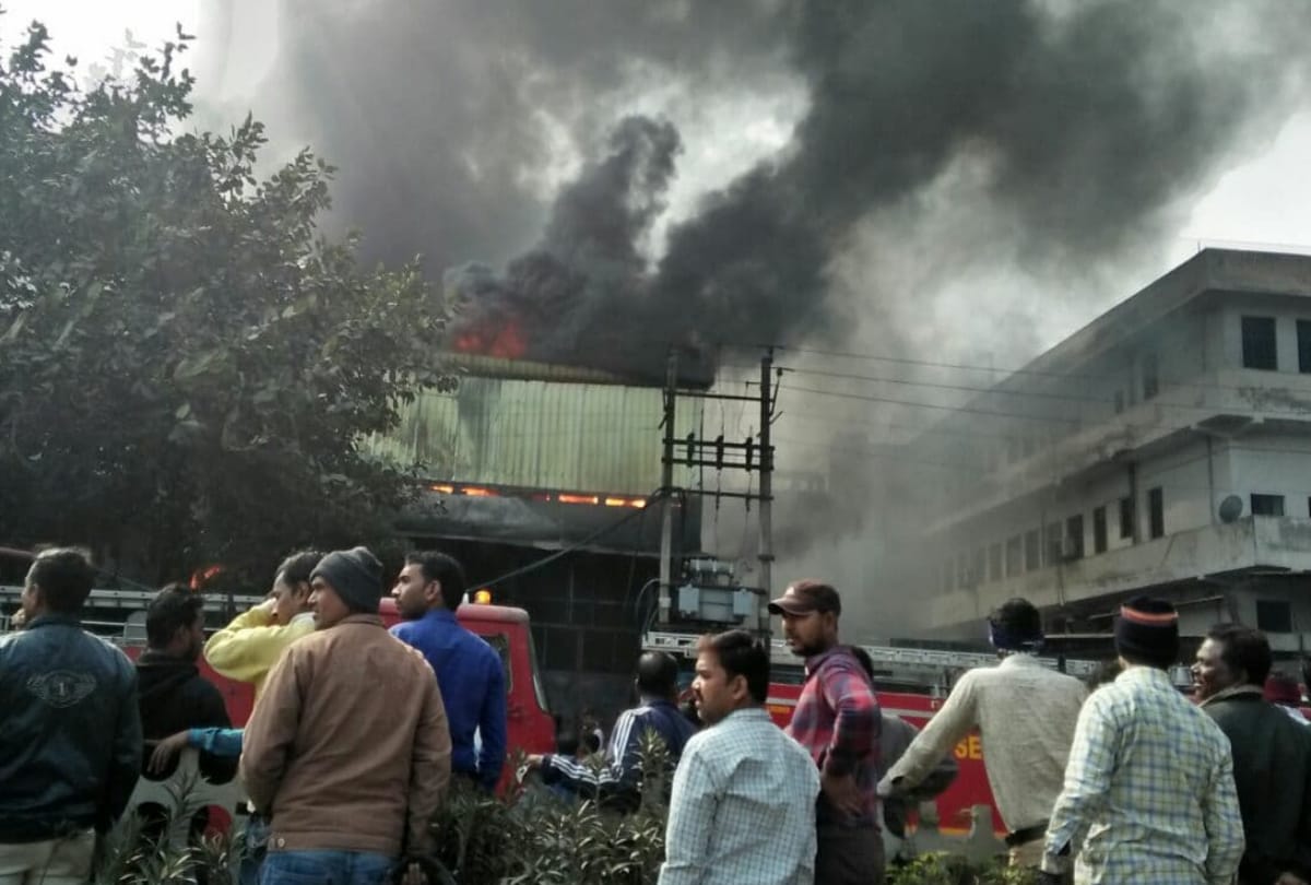big fire breaks out in delhis mangolpuri shoe factory, more than 2 dozen fire tender on spot
