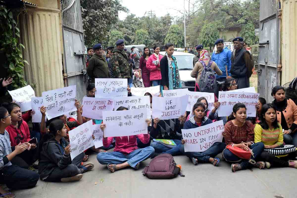 BHU girls protest again against administration
