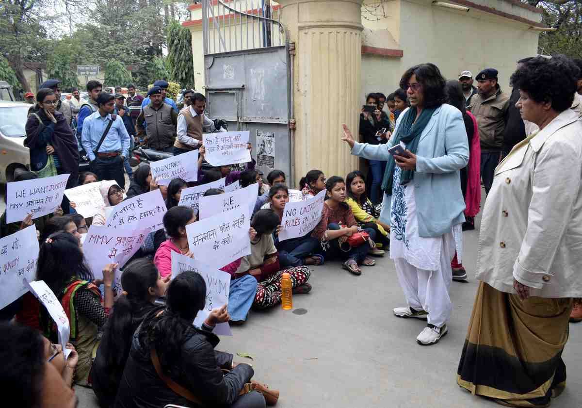 BHU girls protest again against administration