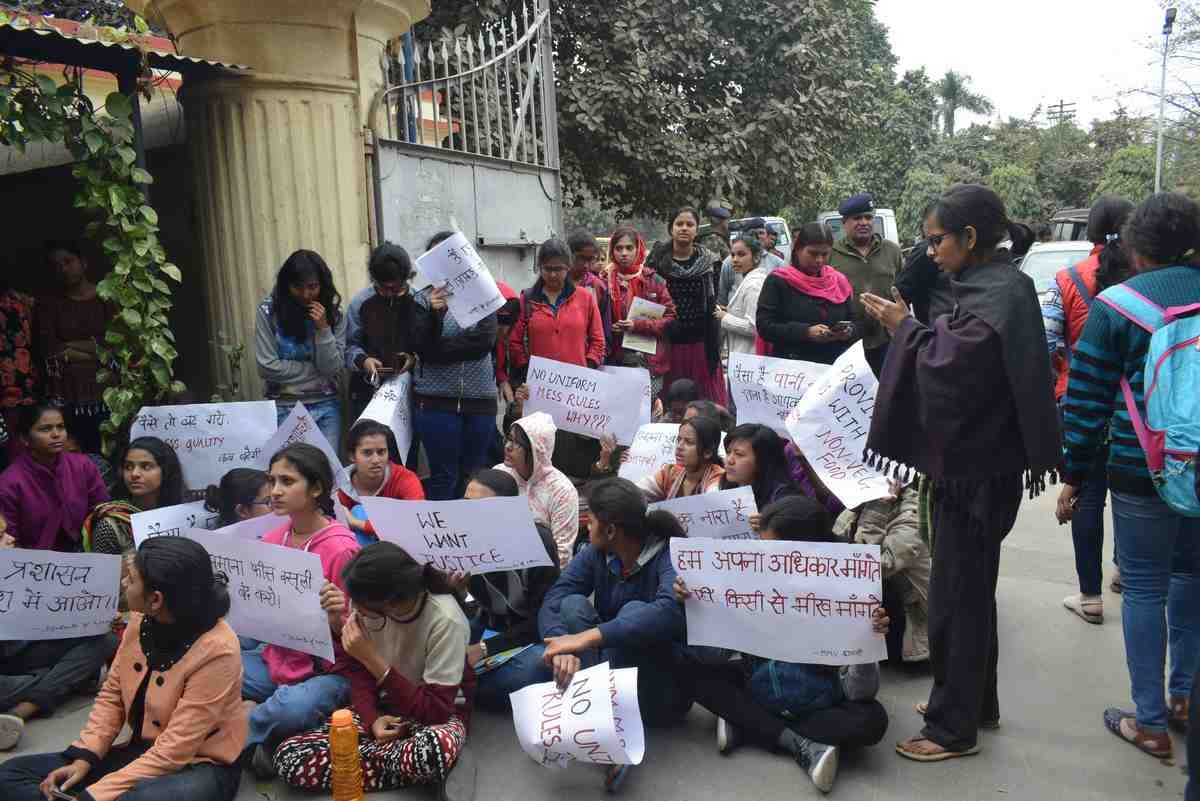 BHU girls protest again against administration