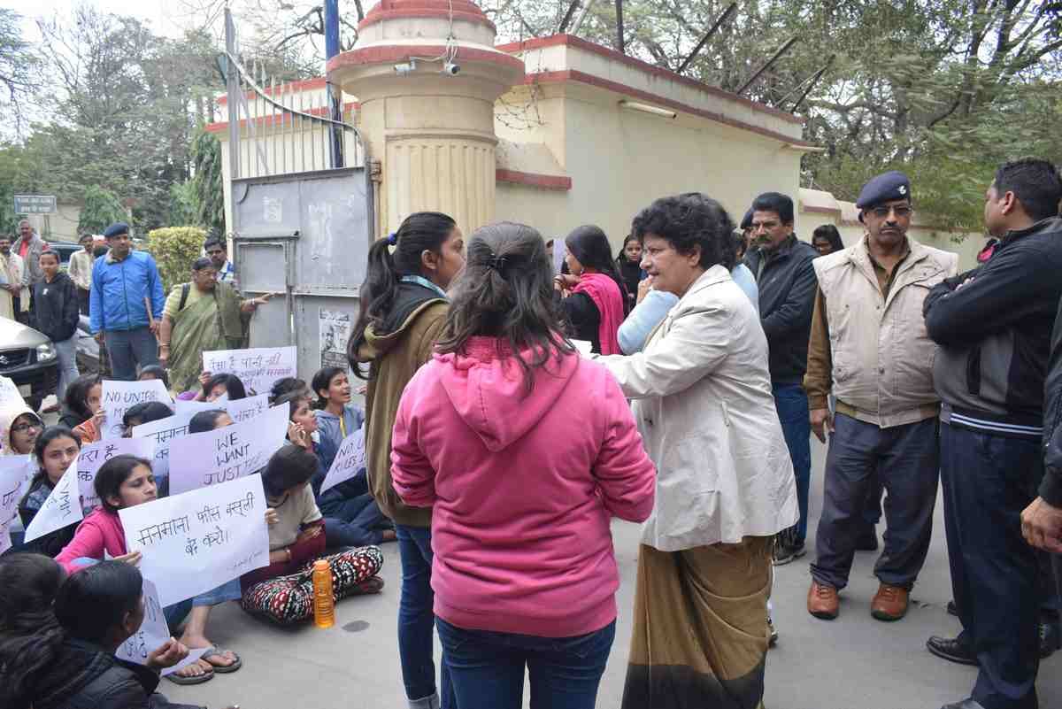 BHU girls protest again against administration