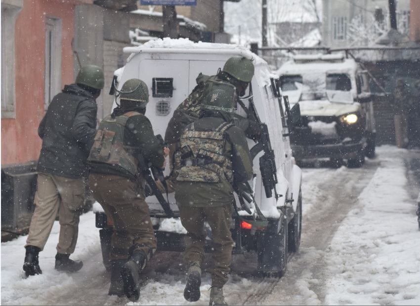 PICTURES OF KARAN NAGAR ENCOUNTER IN SNOWFALL AT SRINAGAR