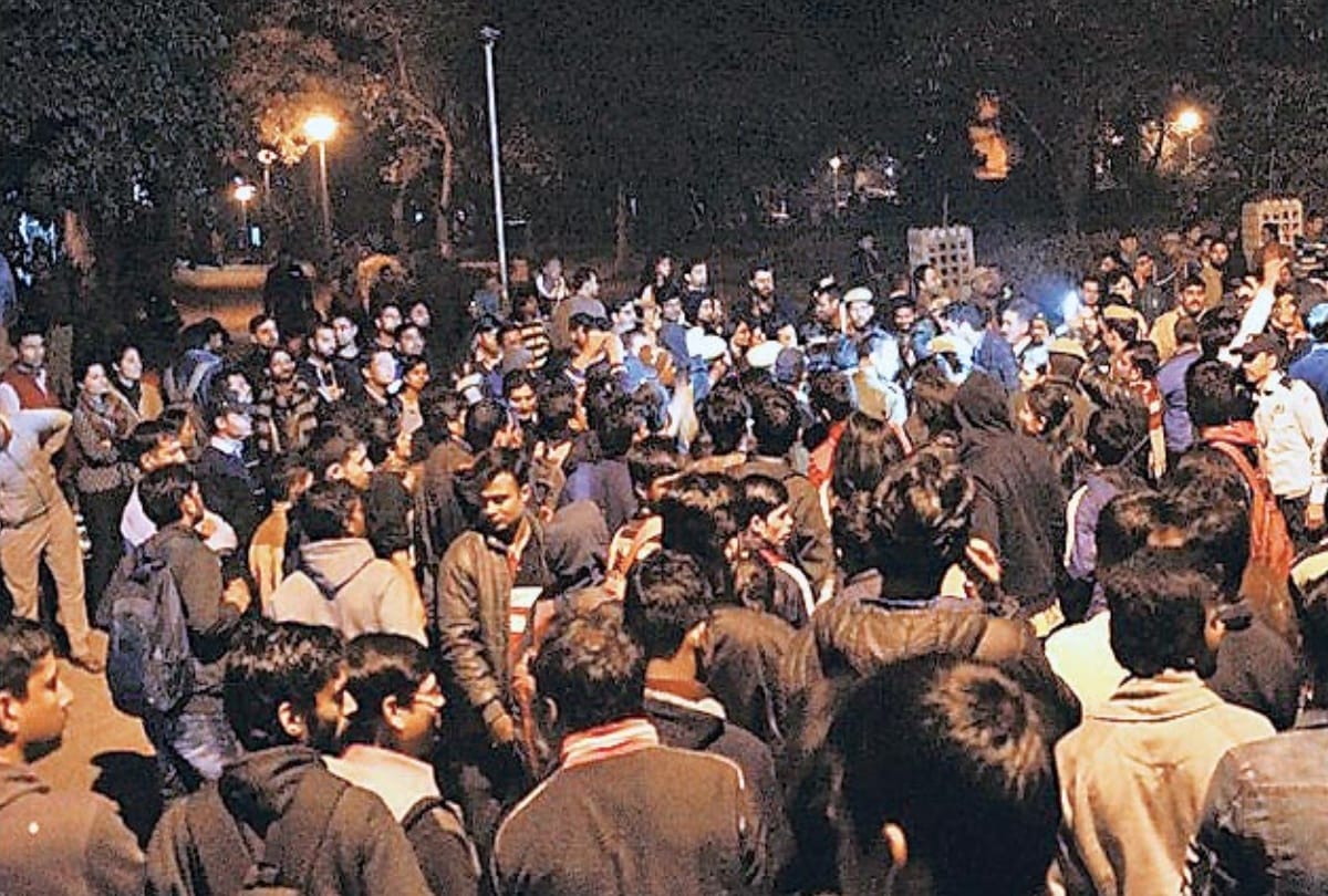 jnu students conducted masaal juloos over the matter of attendence