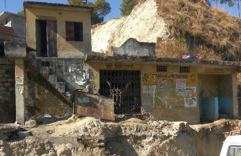 No hay baños en la estación de Ogala