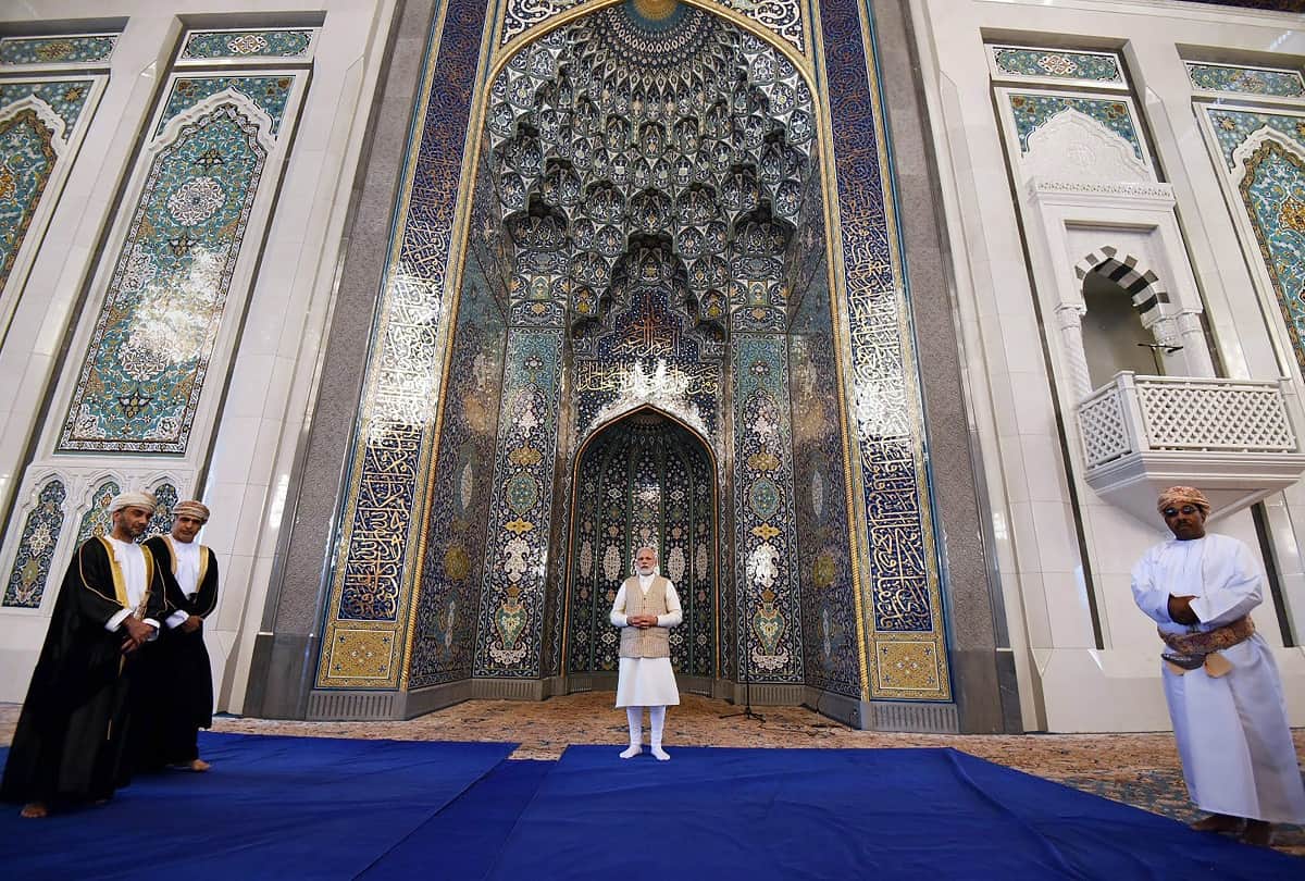 Oman: PM Narendra Modi prays at Shiva temple and visits sultan qaboos grand mosque in Muscat 