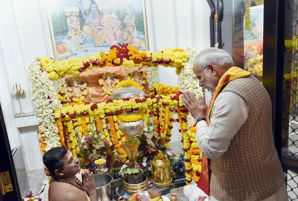 Oman: PM Narendra Modi prays at Shiva temple and visits sultan qaboos grand mosque in Muscat 