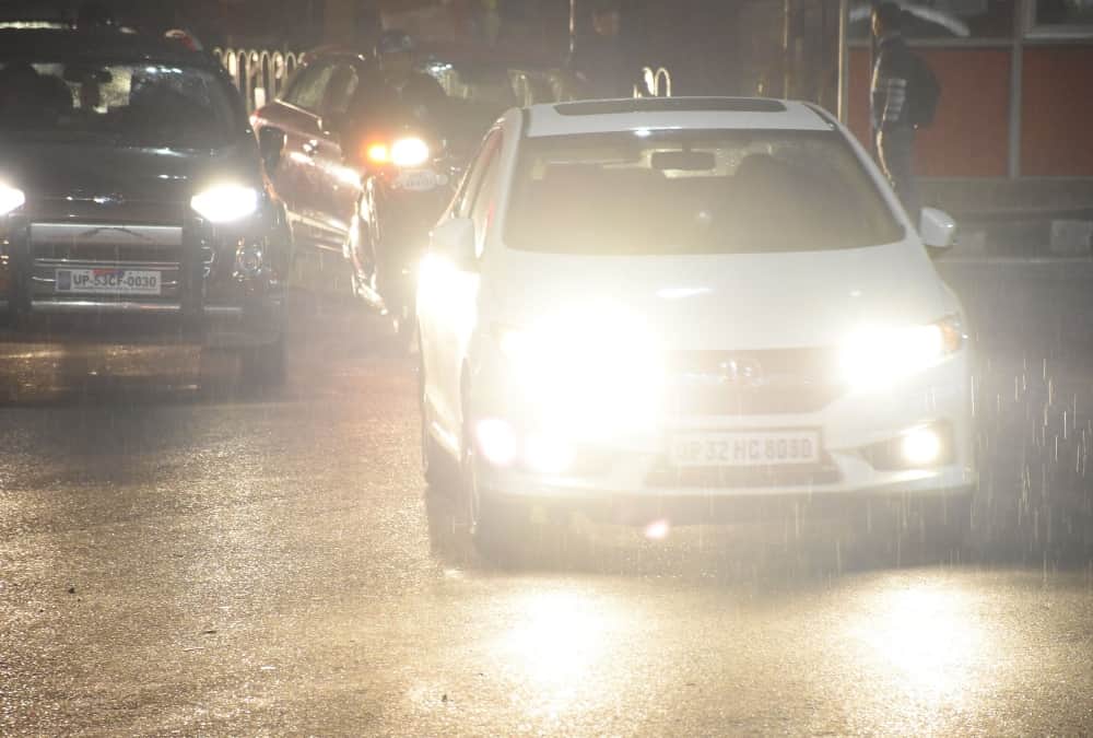 rain with strong wind in lucknow.