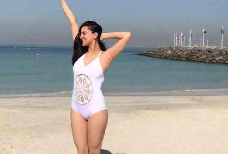 tv actress Shraddha Arya shares photos in bold dress viral in social media