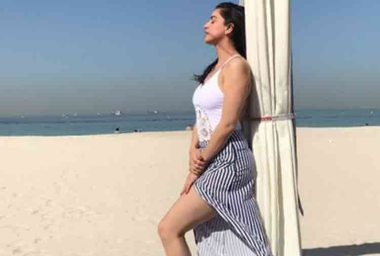 tv actress Shraddha Arya shares photos in bold dress viral in social media