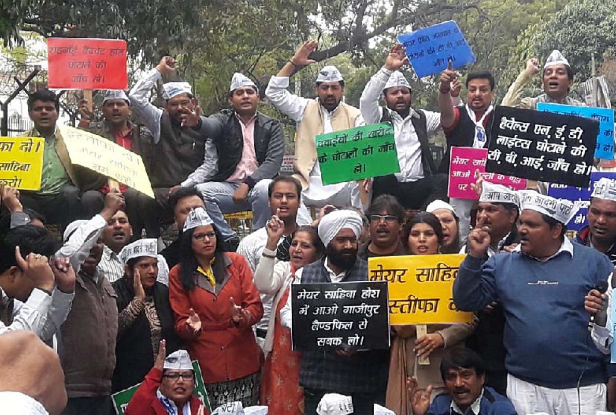 sealing: during meating to solve the problem of sealing leader fought over chai and pakoda