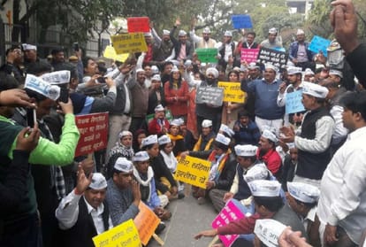 sealing issue: all party meeting at kejriwal residence, bjp absent congress present and all updates