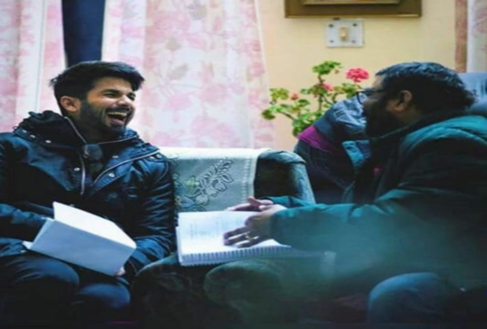 Shahid and shraddha kapoor enjoy in snowfall uttarakhand