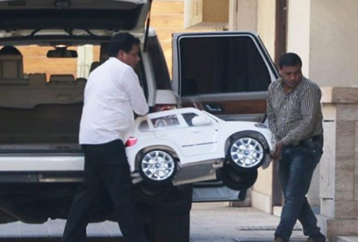 Saif Ali Khan bought new SUV car for little Taimur 