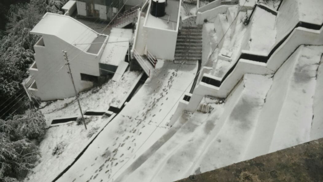 PICTURE OF SNOWFALL IN MATA VAISHNO DEVI KATRA JAMMU 