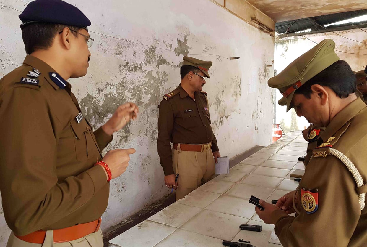 daroga can not close or open pistol in fron of varanasi ssp