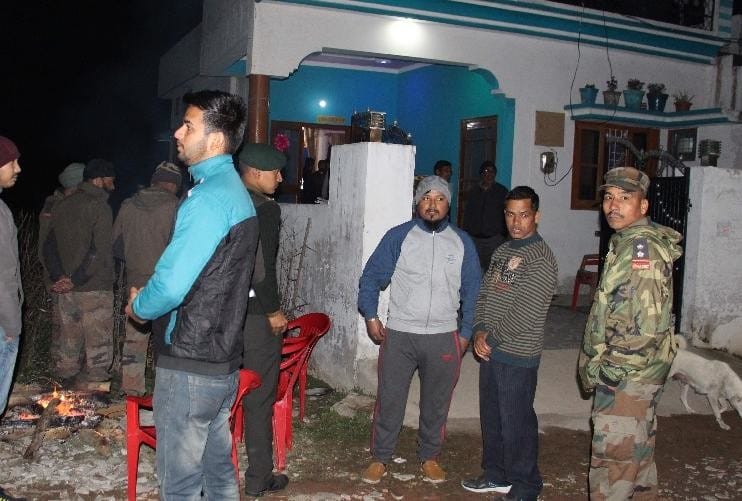 शादी में आने से पहले ही तिरंगे में लिपटकर घर पहुंचा शहीद राकेश का शव