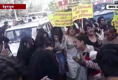 TRANSGENDERS PROTEST AGAINST TRANSGENDER RAJINI IN DEHRADUN