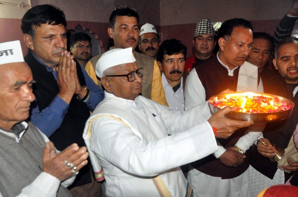 Anna hazare car missing from Convoy in rishikesh