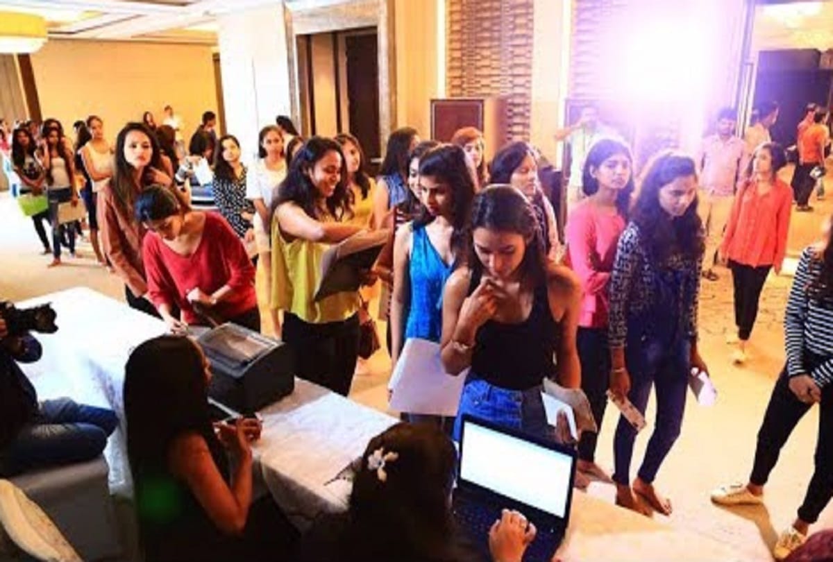girls asked to put off their clothes in an realty show audition in bangalore 