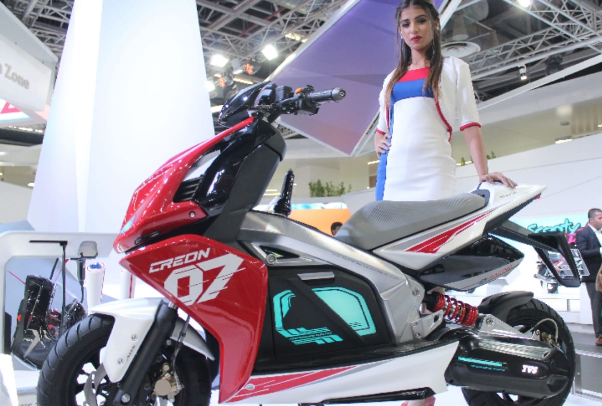autoexpo 2018: girls of sharda university made special vehicles
