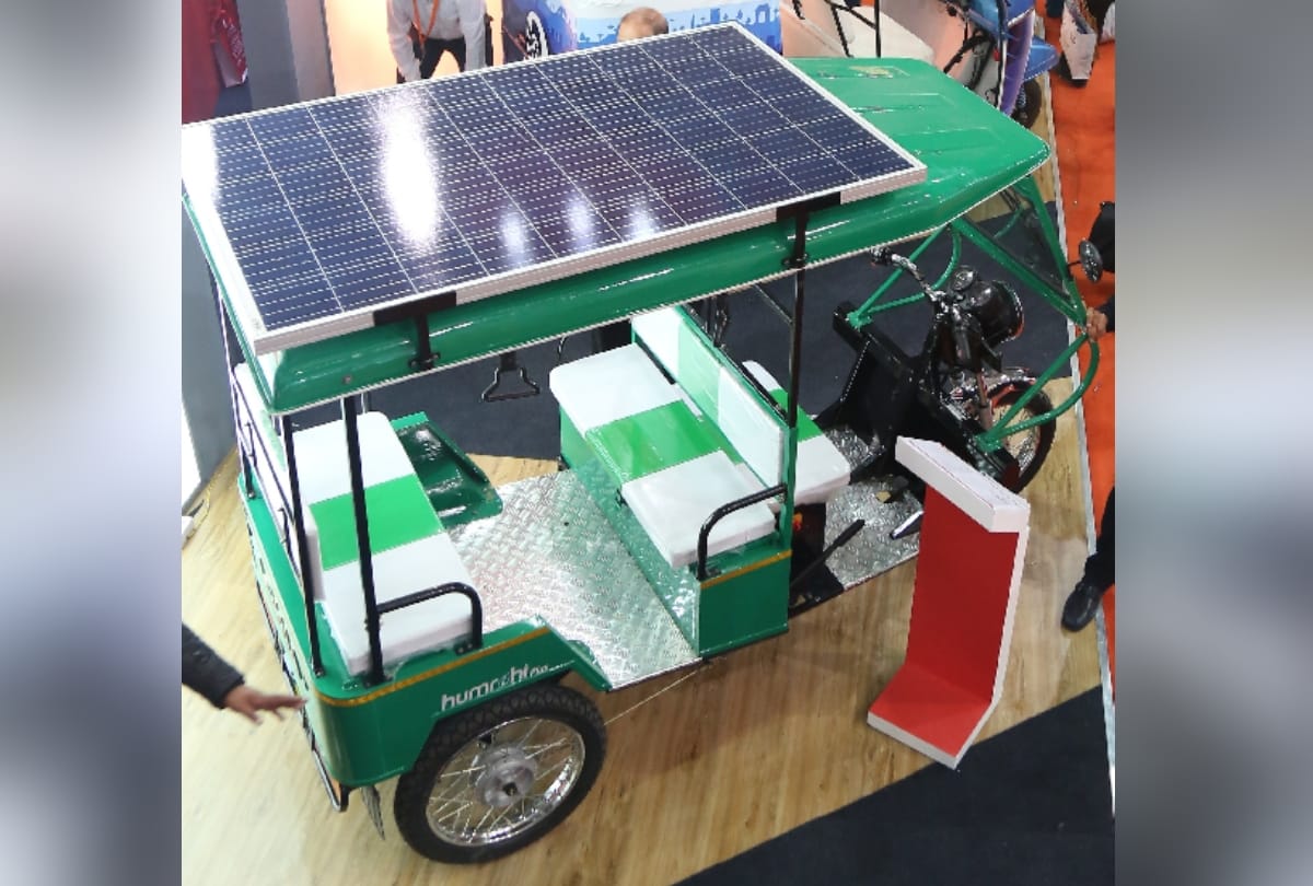autoexpo 2018: girls of sharda university made special vehicles
