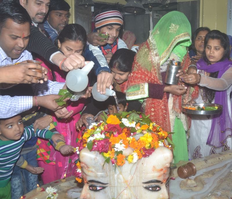 भोले की जय-जयकार, शिवालयों में लगी भक्तो की कतार