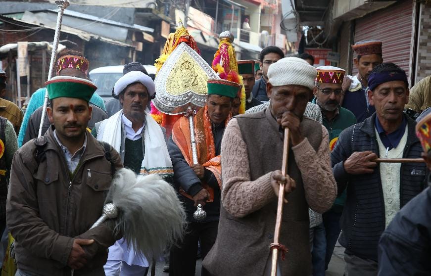 सूखे में बारिश का तोहफा लेकर मंडी पहुंचे बड़ादेव कमरूनाग