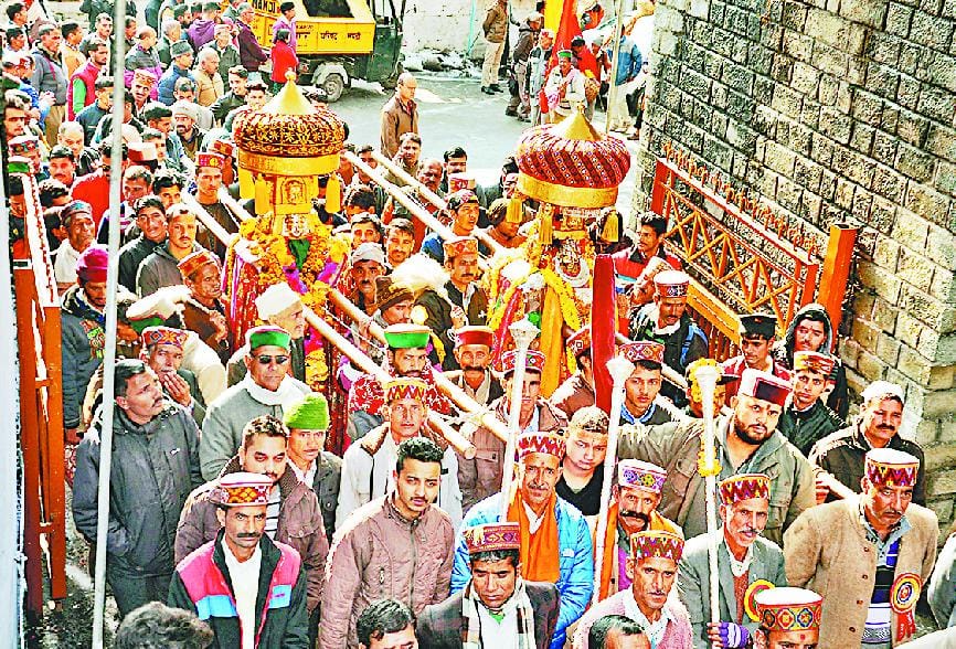 नगाड़ों और शहनाई की गूंज से भक्तिमय हुआ माहौल