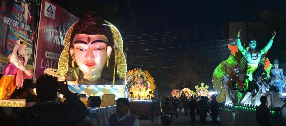 agra crowd in temples on mahashivaratri