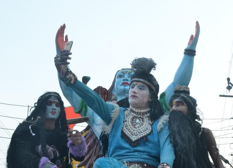 agra crowd in temples on mahashivaratri