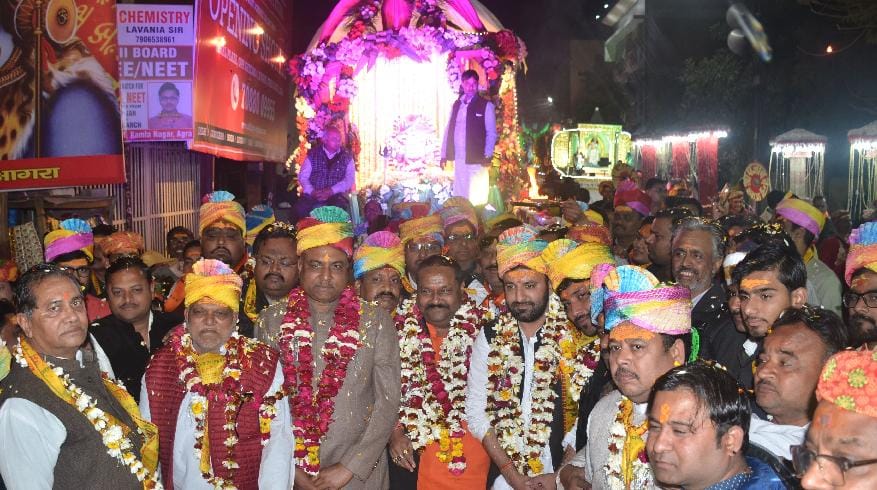 agra crowd in temples on mahashivaratri
