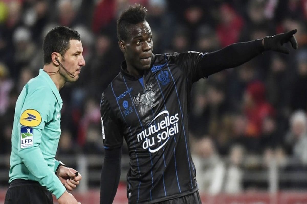 Mario Balotelli get yellow card after racist abuse in ground