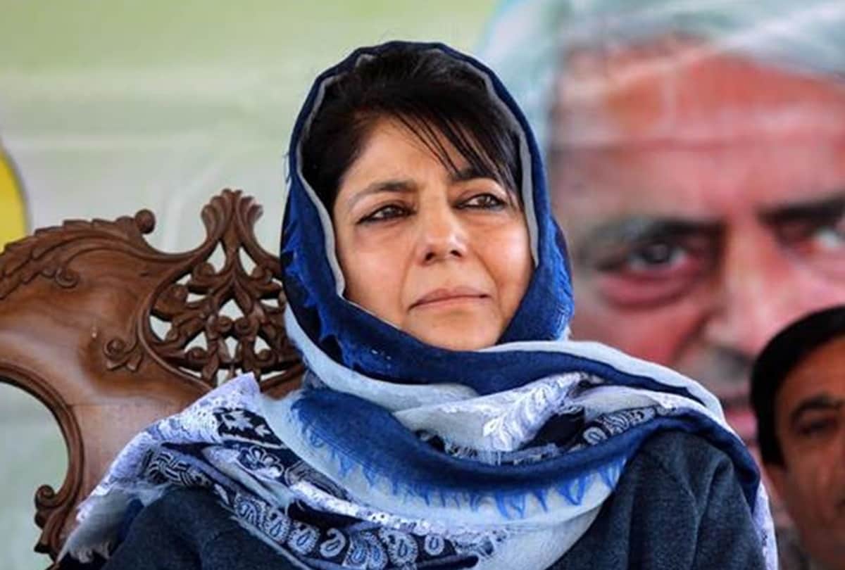 richest chief minister female in india which belongs to royal family