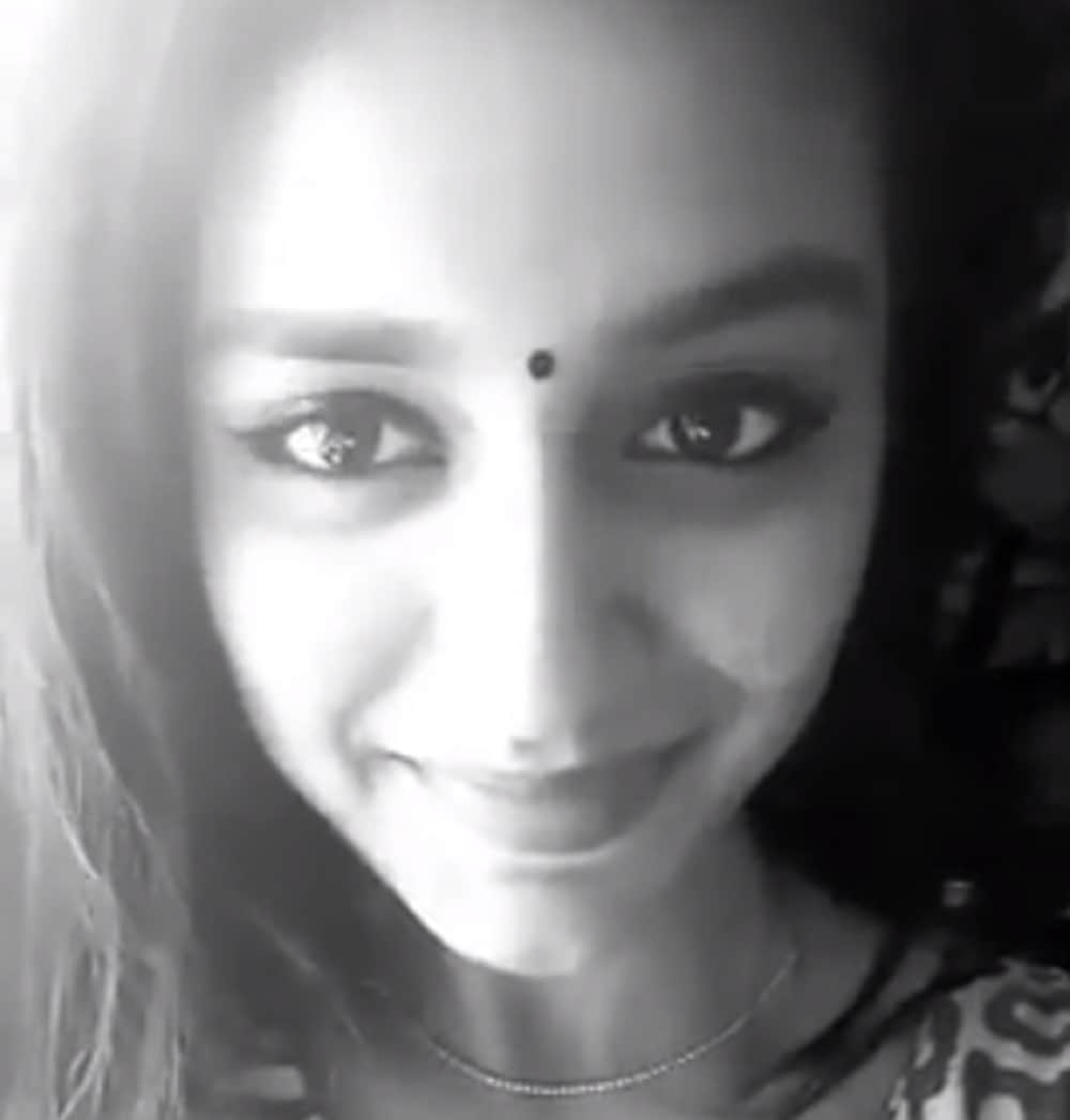 priya prakash varrier thanks her fan by winking her eyes in the new video posted for fans