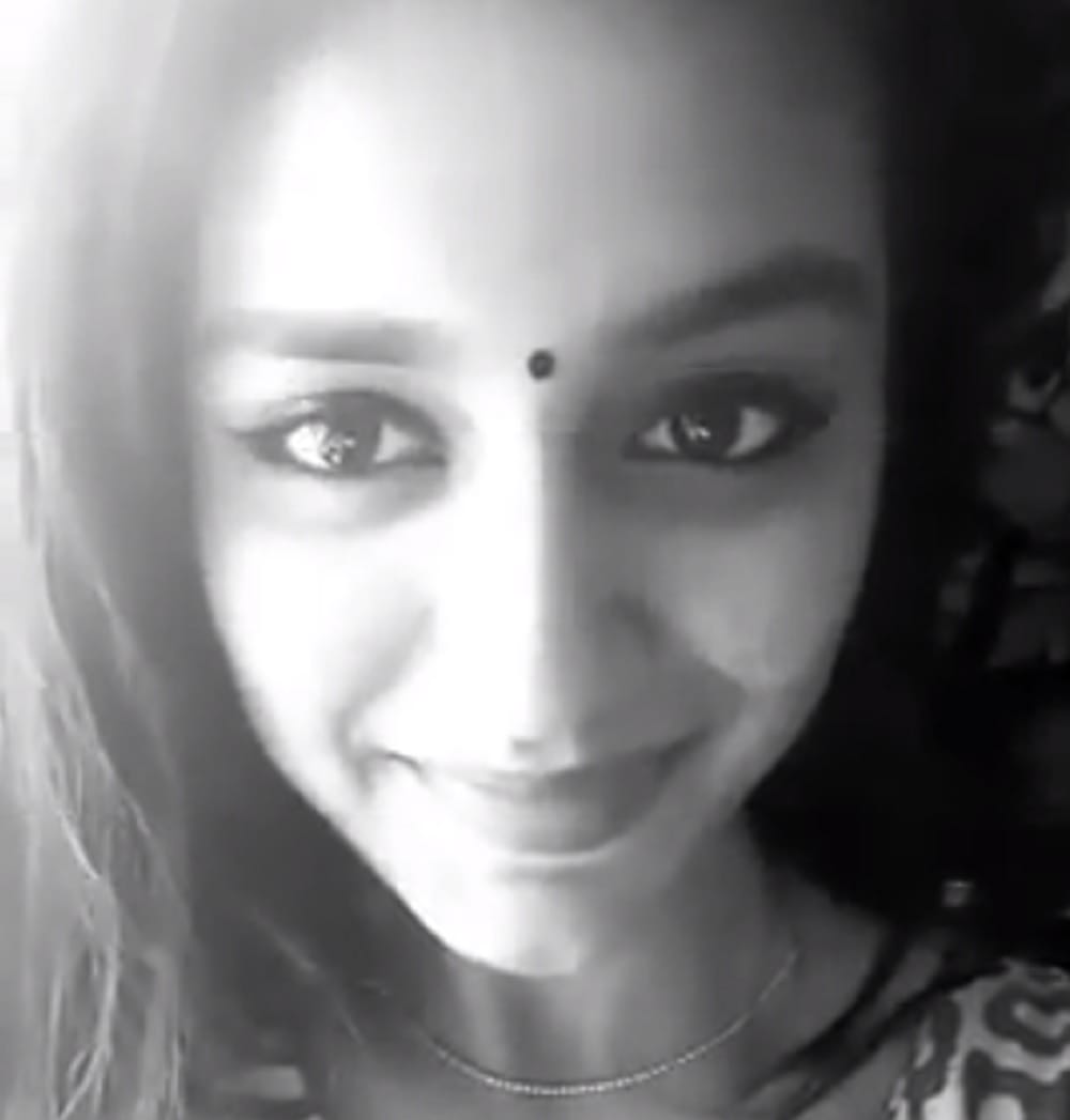 priya prakash varrier thanks her fan by winking her eyes in the new video posted for fans
