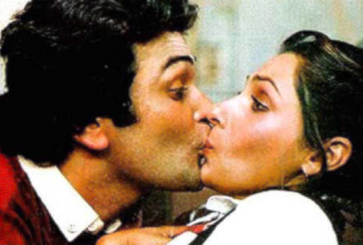 know 5 Memorable Kissing Scenes In Bollywood Film on actress Devika Rani Death anniversary