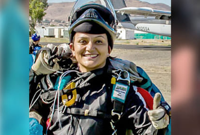 padma winner sheetal rane mahajan jumped from thirteen thousand feet with wearing a saree.