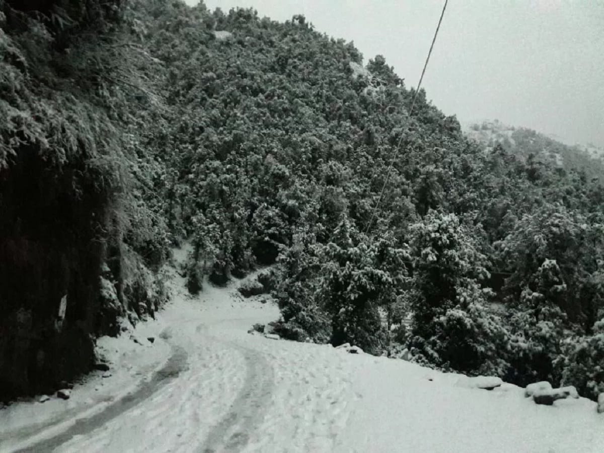more than half a dozen pilgrims trapped in heavy snowfall