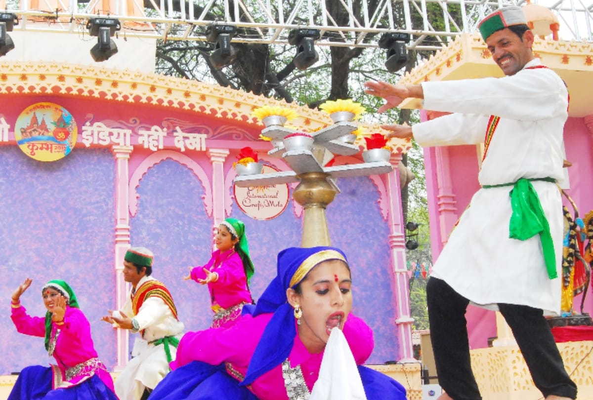 people purchased valentines day gifts from surajkund mela