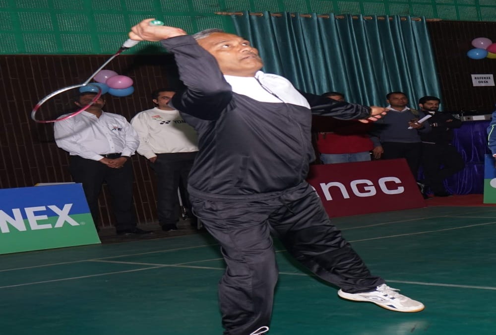 Uttarakhand cm trivendra play badminton in national tournament