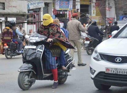 varanasi police does not accept that without helmet is crime