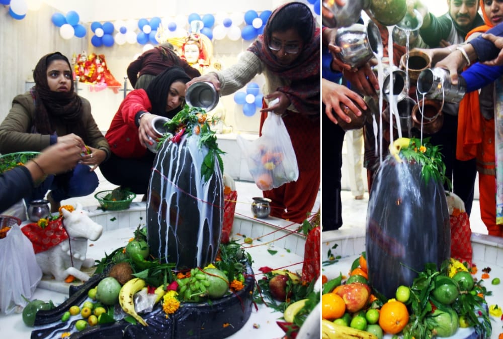 crowd of devotees in temples, praise of Har Har Mahadev