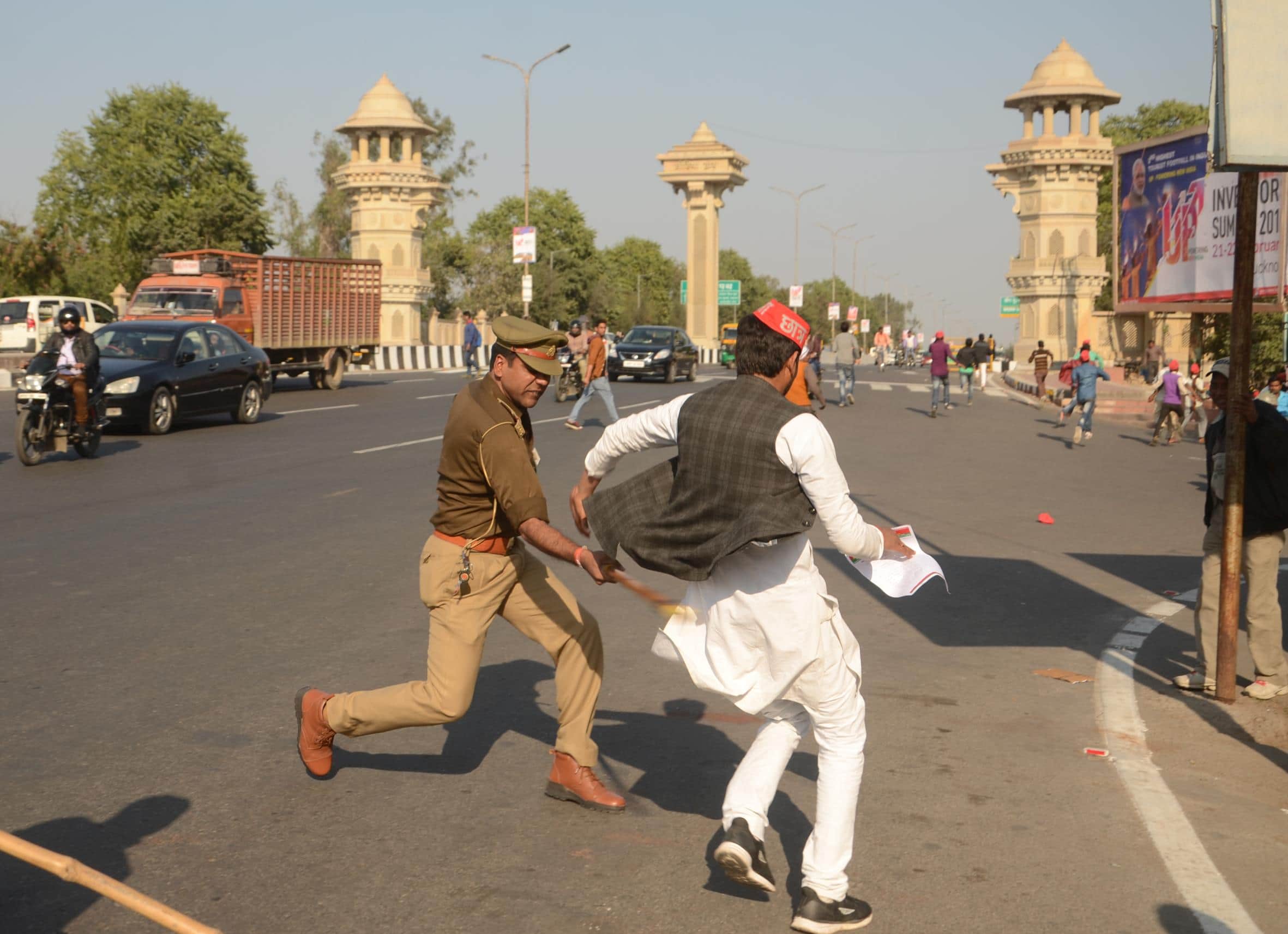 samajwadi student union beaten by police in five kalidas road