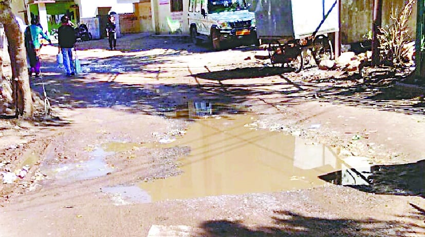 Road going to the Trauma Center from District Hospital, Badhal