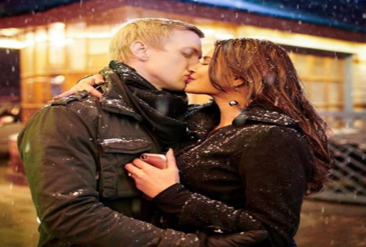 Aashka Goradia and Brent Goble celebrates Valentines Day in Himachal Pradesh share lip lock pics