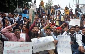 Blow the effigy of Nkjonkam, CM in Police-protesters
