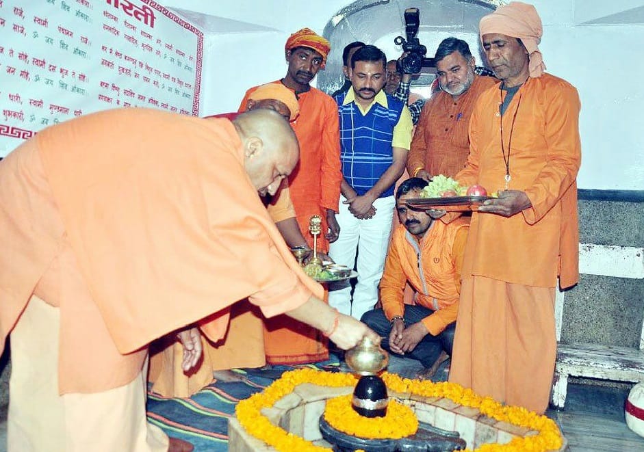 सीएम ने पितेश्वरनाथ का किया जलाभिषेक