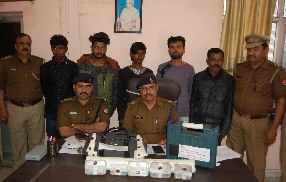 पांच बदमाश, लूट चोरी का पर्दाफाश