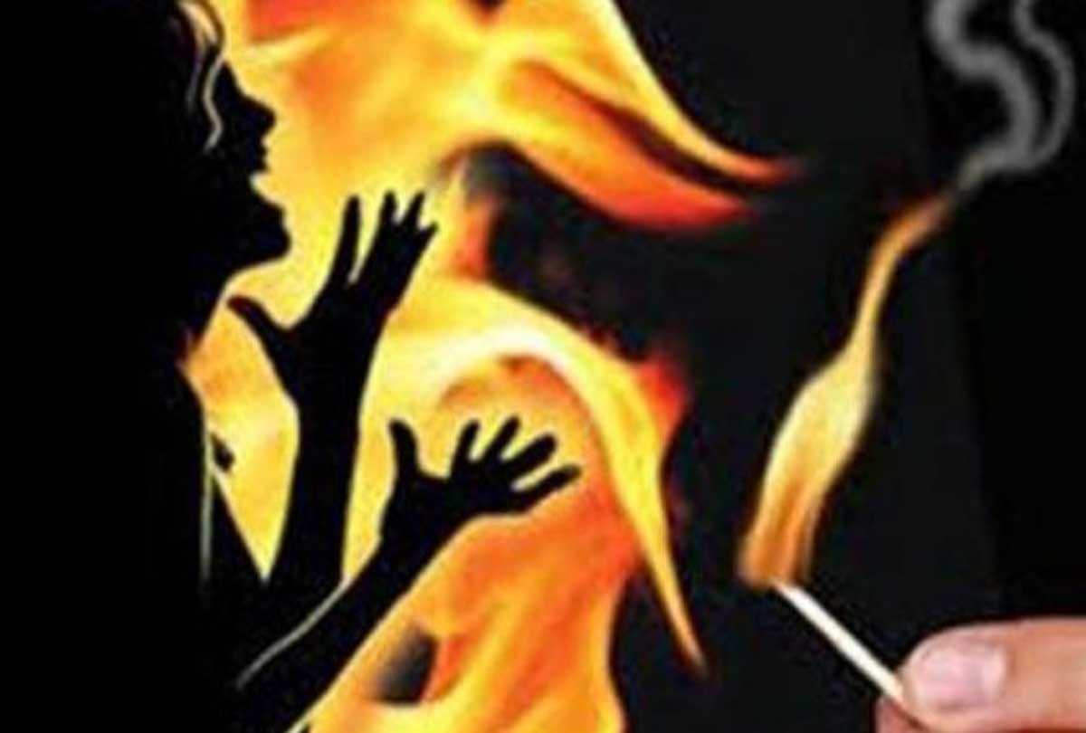 husband burned mother with child